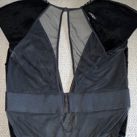 Victoria’s Secret Velvet and Lace Bodysuit NWOT - Picture 3 of 4